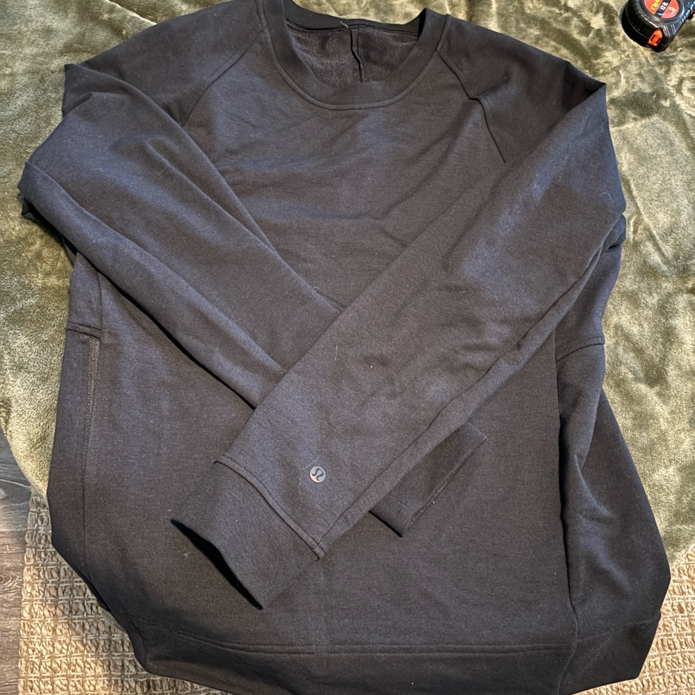 Men’s Lululemon medium black crewneck